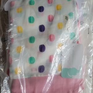 Monica And Andy Macaroon Muslin Swaddle Blankets